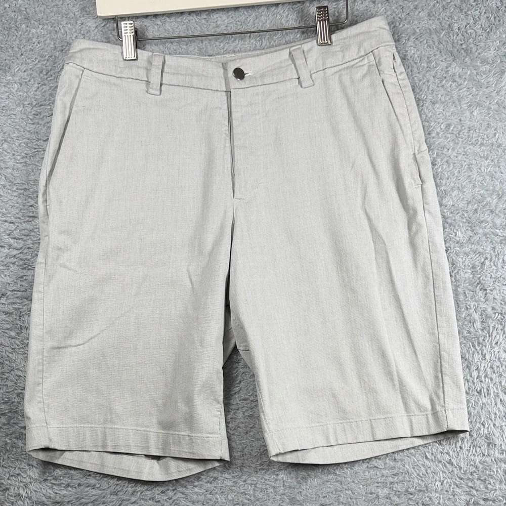 Lululemon Athletica Men's Soft Gray Flat Front Shorts